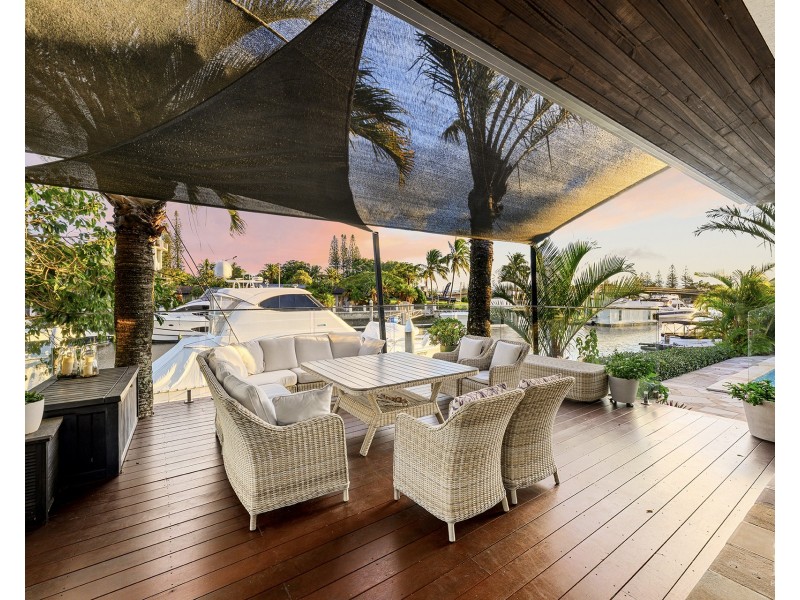 4 Royal Mews, Sovereign Islands QLD 4216