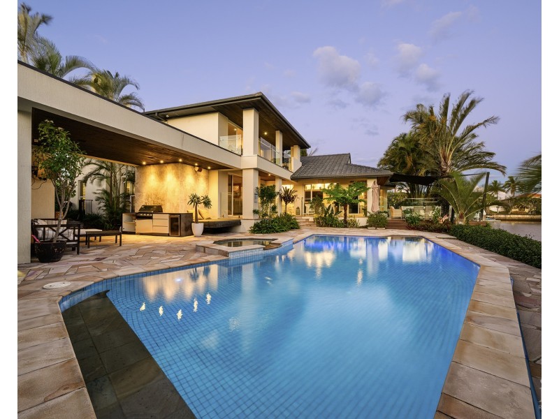 4 Royal Mews, Sovereign Islands QLD 4216