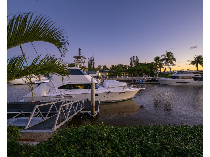 4 Royal Mews, Sovereign Islands QLD 4216
