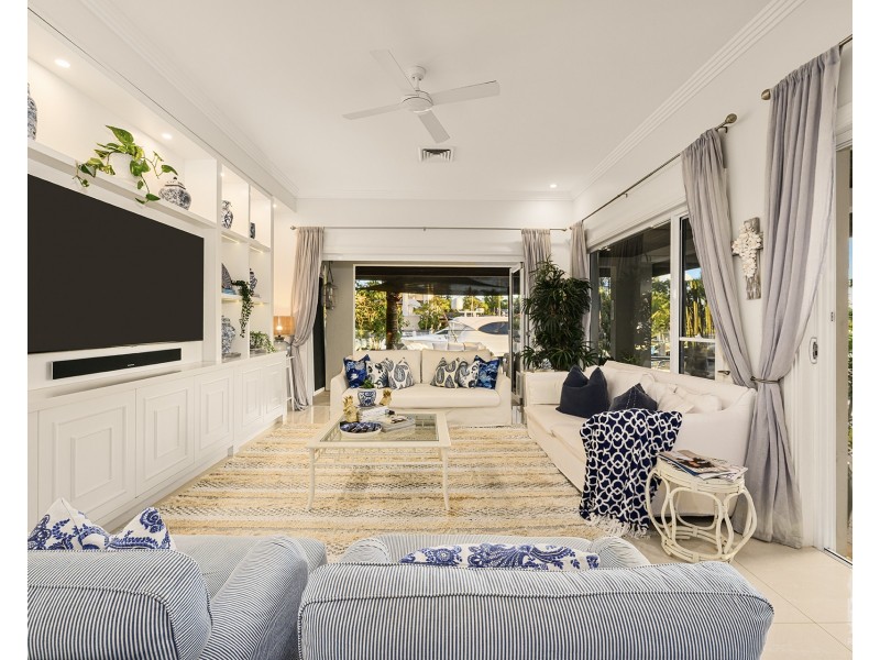 4 Royal Mews, Sovereign Islands QLD 4216