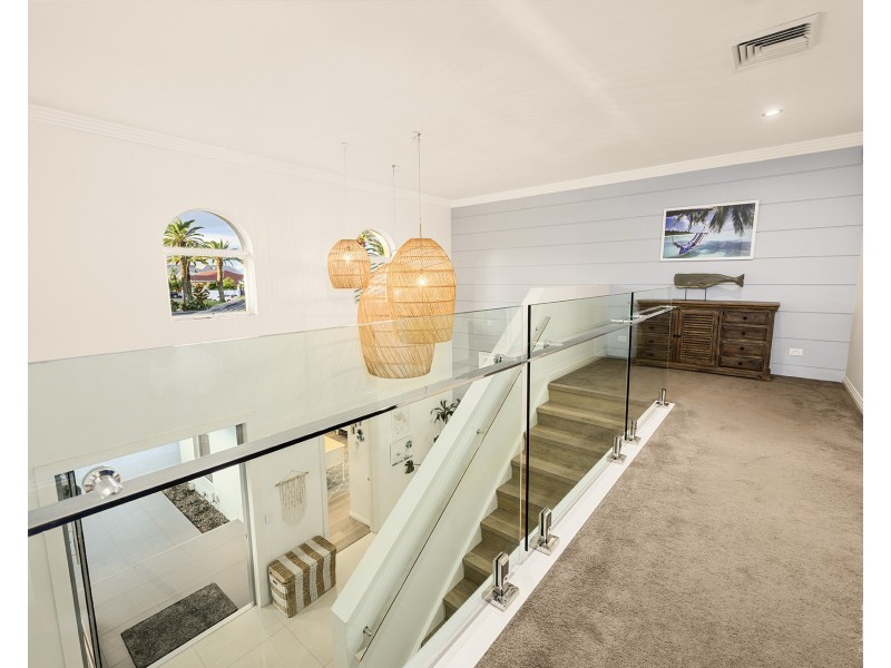 4 Royal Mews, Sovereign Islands QLD 4216