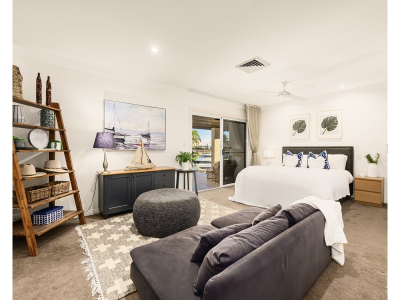 4 Royal Mews, Sovereign Islands QLD 4216
