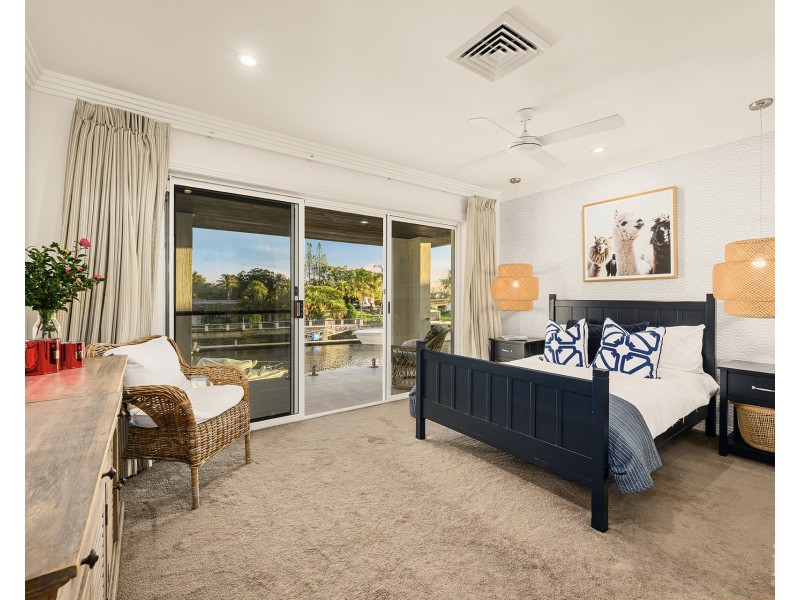 4 Royal Mews, Sovereign Islands QLD 4216