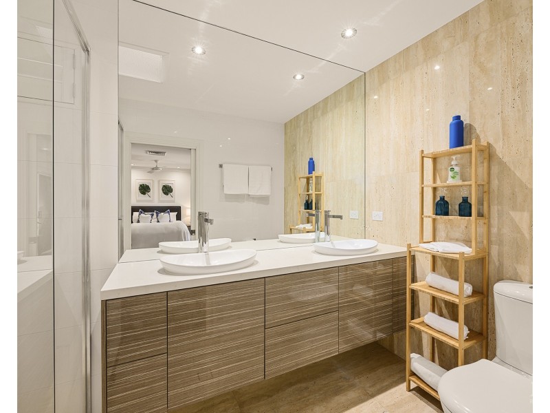 4 Royal Mews, Sovereign Islands QLD 4216