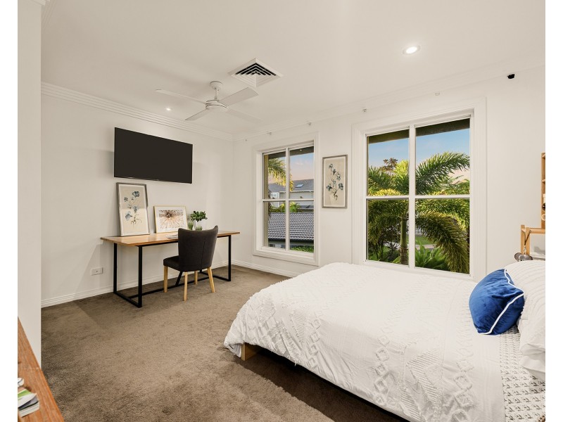 4 Royal Mews, Sovereign Islands QLD 4216