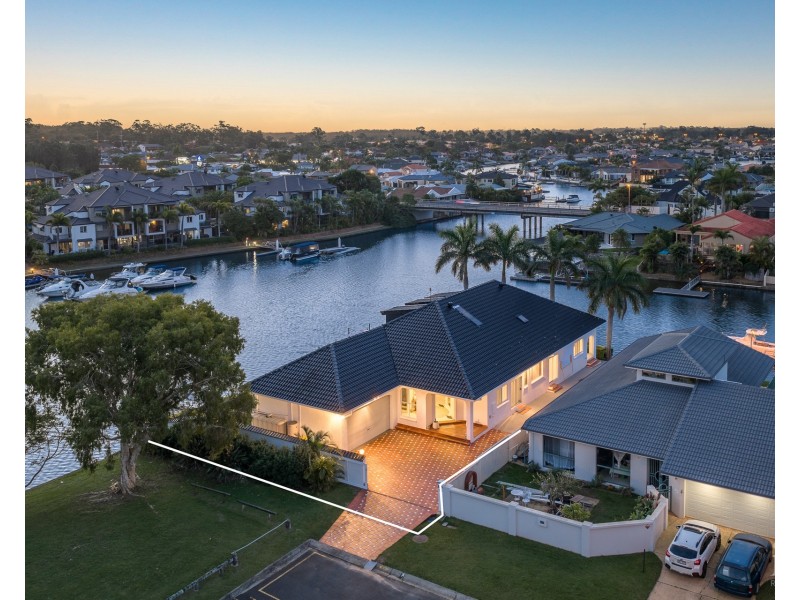 18 Grand Canal Way, Runaway Bay QLD 4216