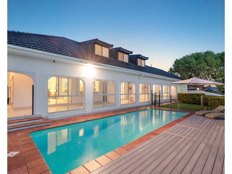 18 Grand Canal Way, Runaway Bay QLD 4216