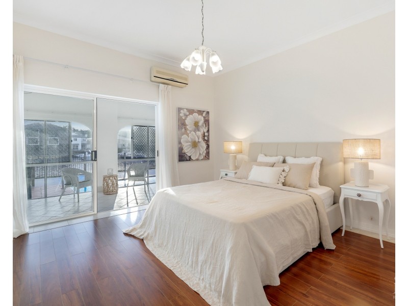 18 Grand Canal Way, Runaway Bay QLD 4216
