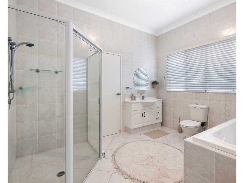 18 Grand Canal Way, Runaway Bay QLD 4216