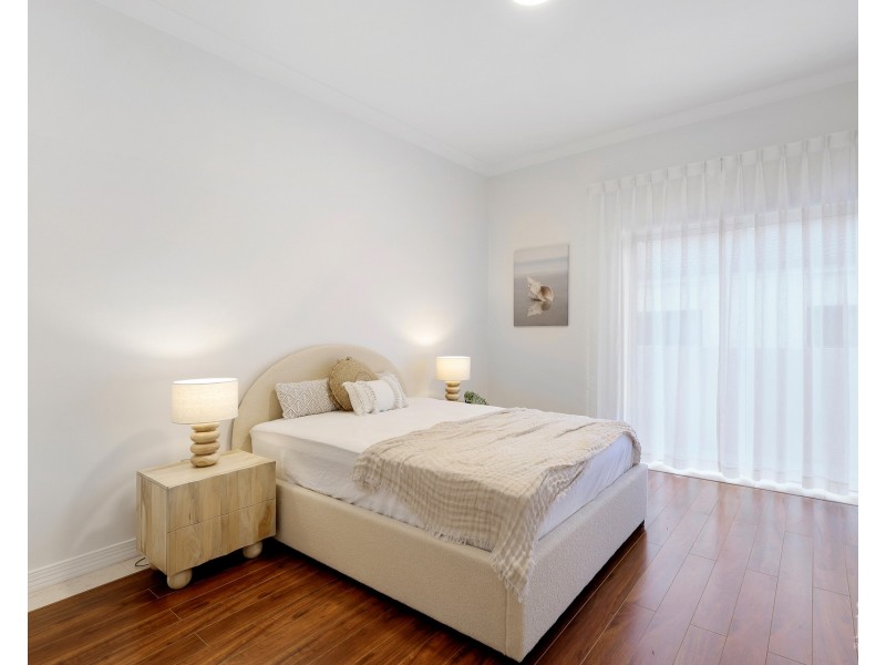 18 Grand Canal Way, Runaway Bay QLD 4216