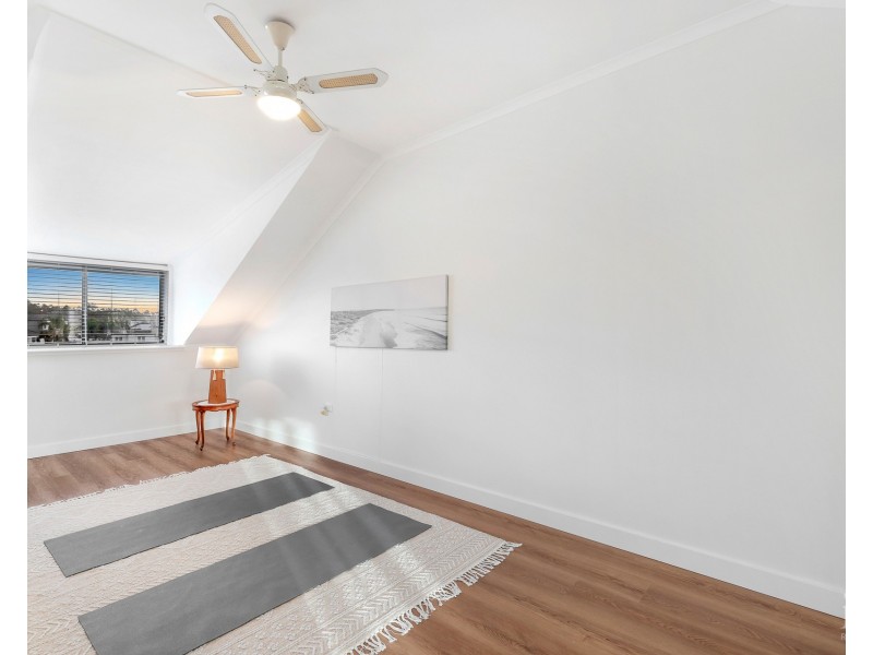 18 Grand Canal Way, Runaway Bay QLD 4216