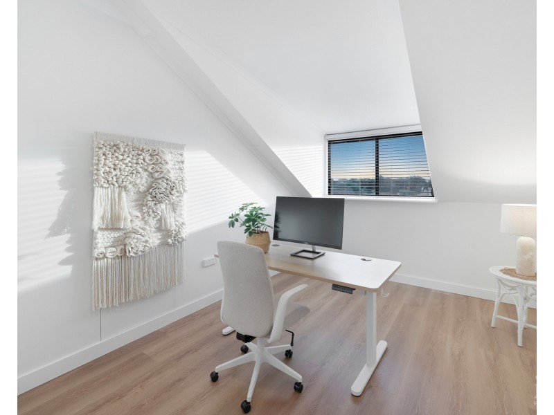 18 Grand Canal Way, Runaway Bay QLD 4216
