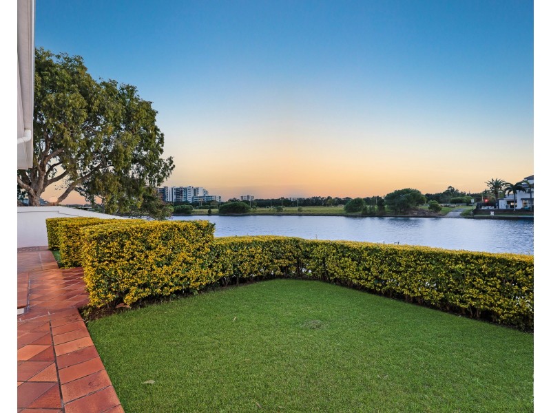 18 Grand Canal Way, Runaway Bay QLD 4216