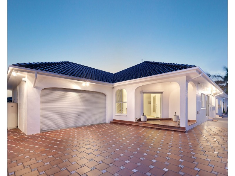 18 Grand Canal Way, Runaway Bay QLD 4216