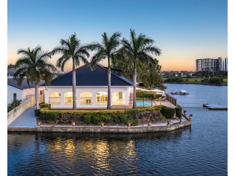 18 Grand Canal Way, Runaway Bay QLD 4216