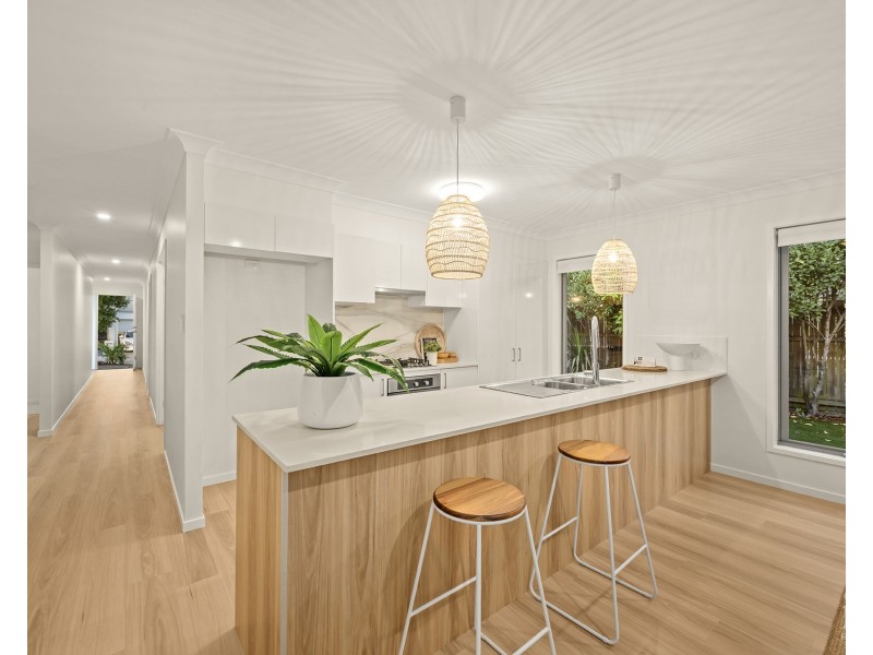 24 Azure Way, Hope Island QLD 4212