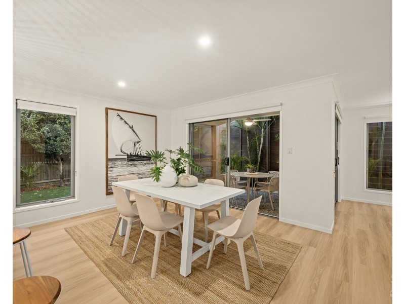 24 Azure Way, Hope Island QLD 4212