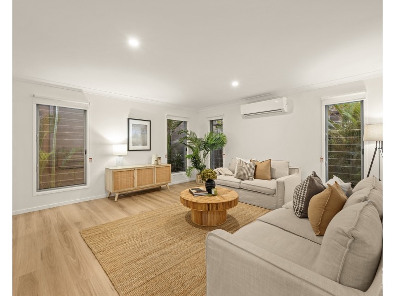 24 Azure Way, Hope Island QLD 4212