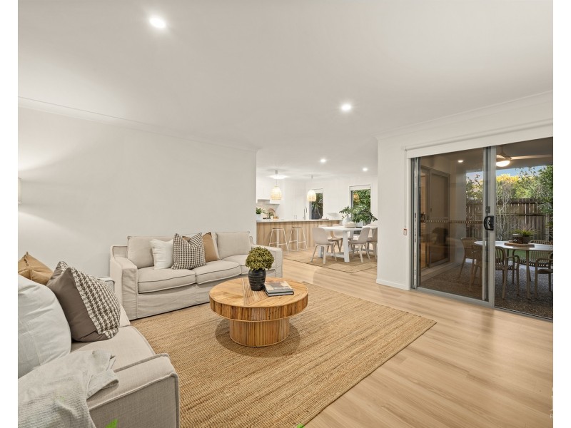 24 Azure Way, Hope Island QLD 4212