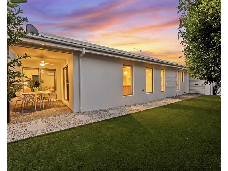 24 Azure Way, Hope Island QLD 4212