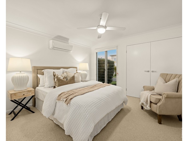 24 Azure Way, Hope Island QLD 4212