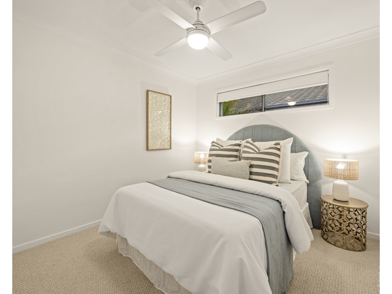 24 Azure Way, Hope Island QLD 4212