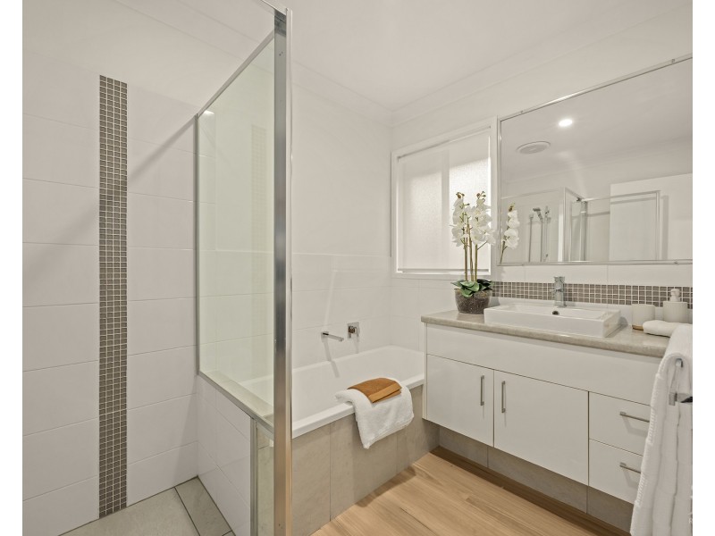 24 Azure Way, Hope Island QLD 4212