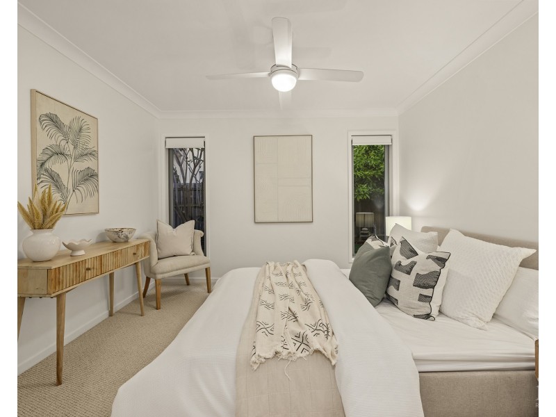 24 Azure Way, Hope Island QLD 4212
