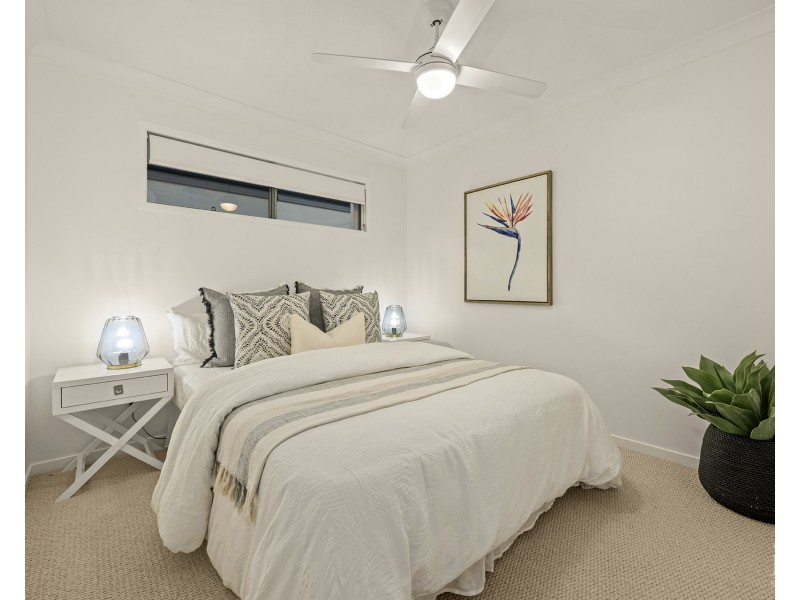 24 Azure Way, Hope Island QLD 4212