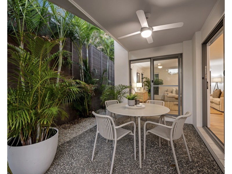 24 Azure Way, Hope Island QLD 4212