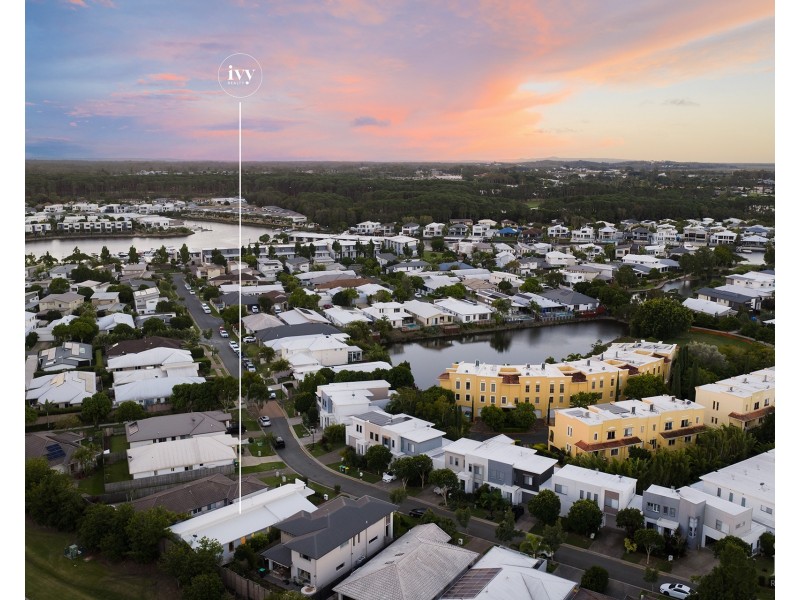 24 Azure Way, Hope Island QLD 4212