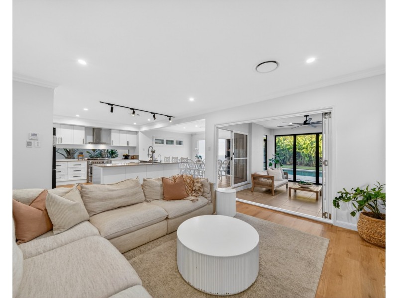 9135 Peter Senior Drive, Hope Island QLD 4212