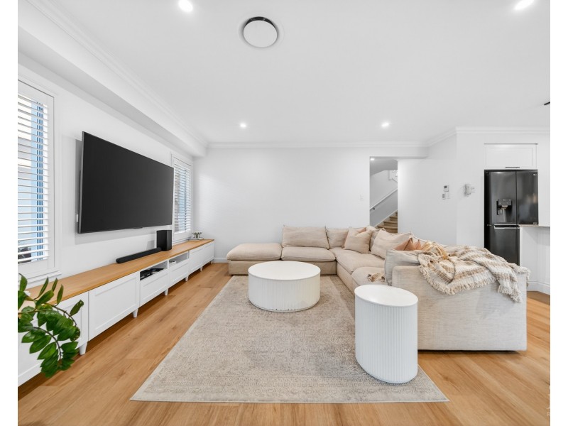 9135 Peter Senior Drive, Hope Island QLD 4212