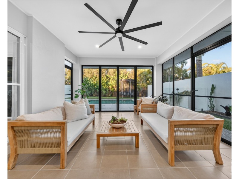9135 Peter Senior Drive, Hope Island QLD 4212