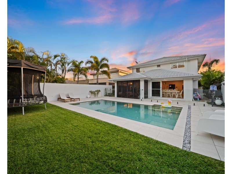 9135 Peter Senior Drive, Hope Island QLD 4212