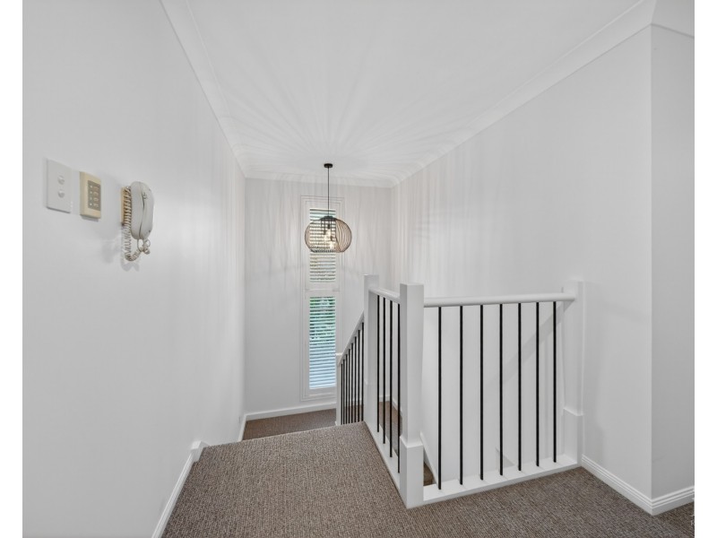 9135 Peter Senior Drive, Hope Island QLD 4212