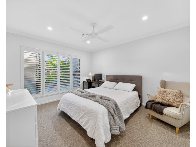 9135 Peter Senior Drive, Hope Island QLD 4212
