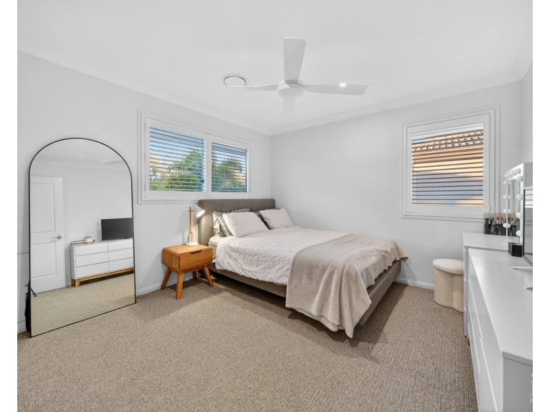 9135 Peter Senior Drive, Hope Island QLD 4212