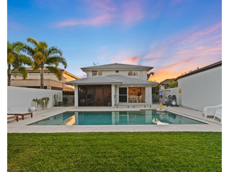 9135 Peter Senior Drive, Hope Island QLD 4212