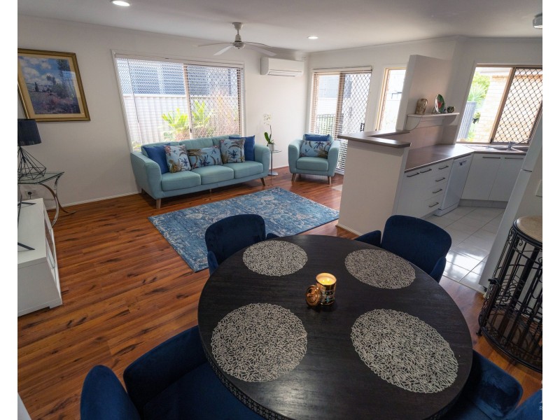 2/17 Cawthray Street, Biggera Waters QLD 4216
