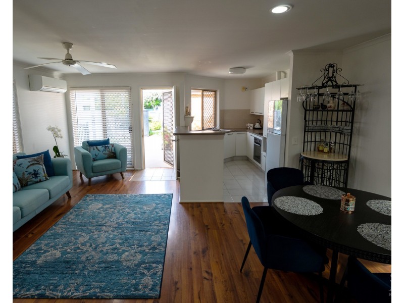 2/17 Cawthray Street, Biggera Waters QLD 4216
