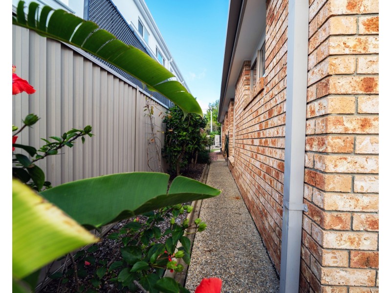 2/17 Cawthray Street, Biggera Waters QLD 4216