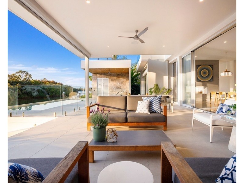 2516 Cressbrook Drive, Hope Island QLD 4212