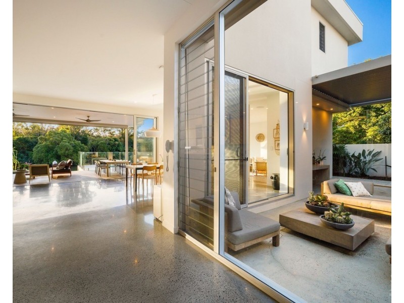 2516 Cressbrook Drive, Hope Island QLD 4212
