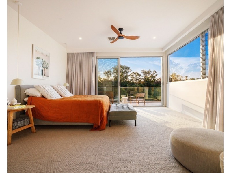 2516 Cressbrook Drive, Hope Island QLD 4212