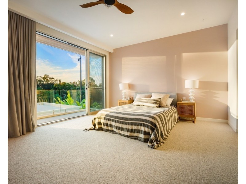 2516 Cressbrook Drive, Hope Island QLD 4212