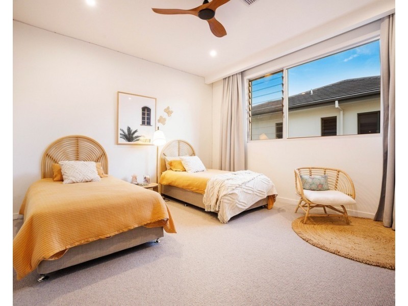 2516 Cressbrook Drive, Hope Island QLD 4212
