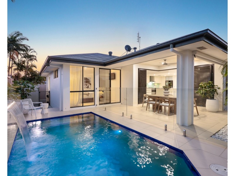 70 Poinsettia Avenue, Runaway Bay QLD 4216
