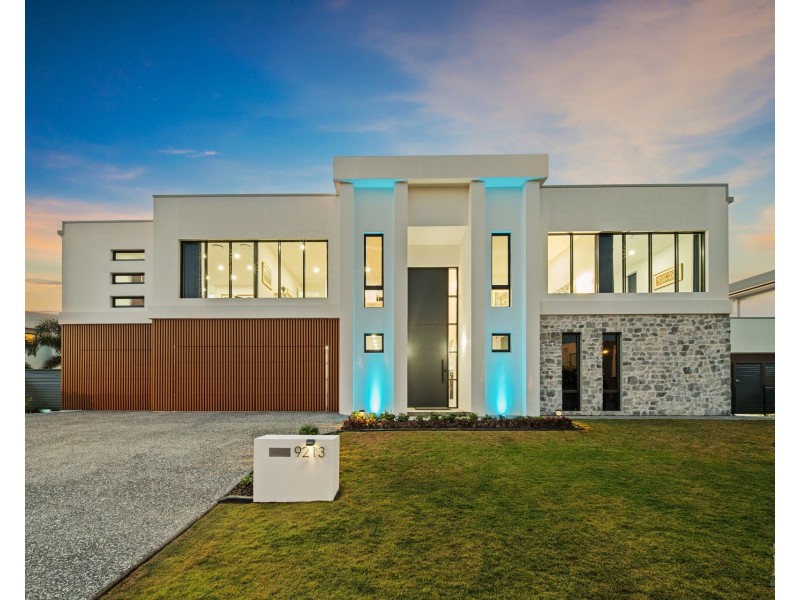 9213 Peter Senior Drive, Hope Island QLD 4212