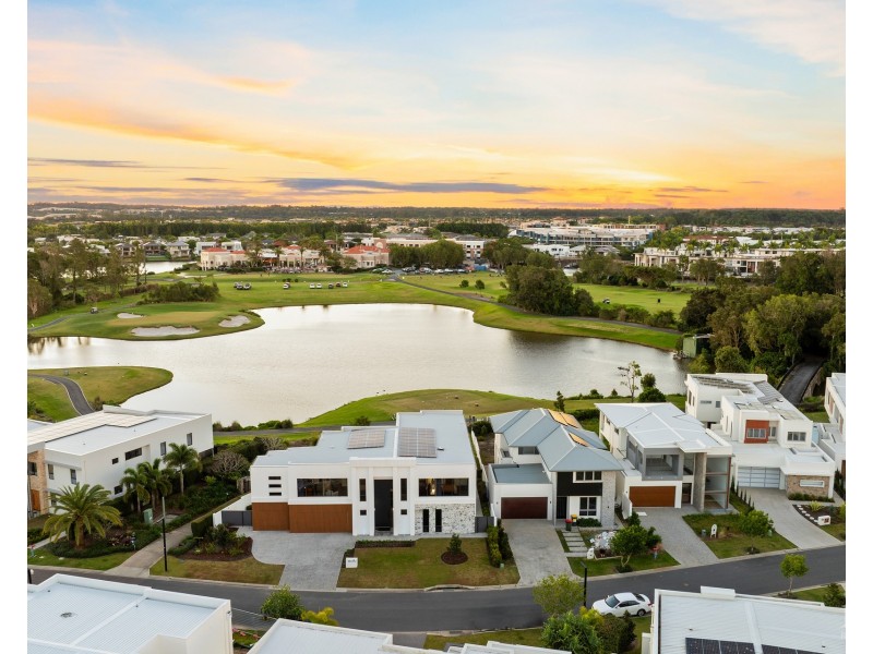 9213 Peter Senior Drive, Hope Island QLD 4212